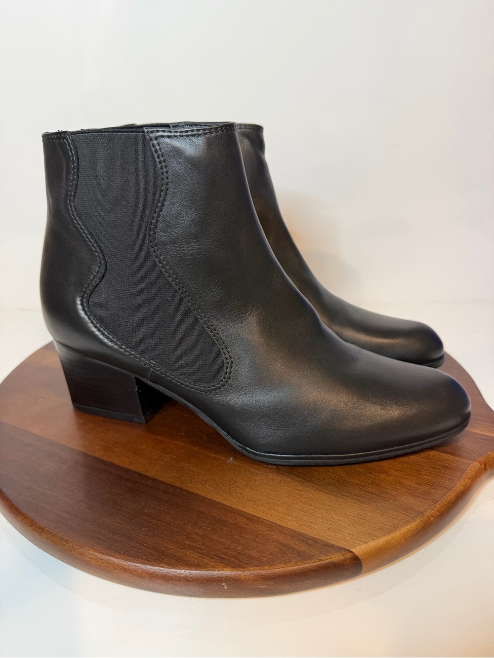 Stuart Weitzman Black Leather Chelsea Block Heel Ankle Boots Booties Size 8M